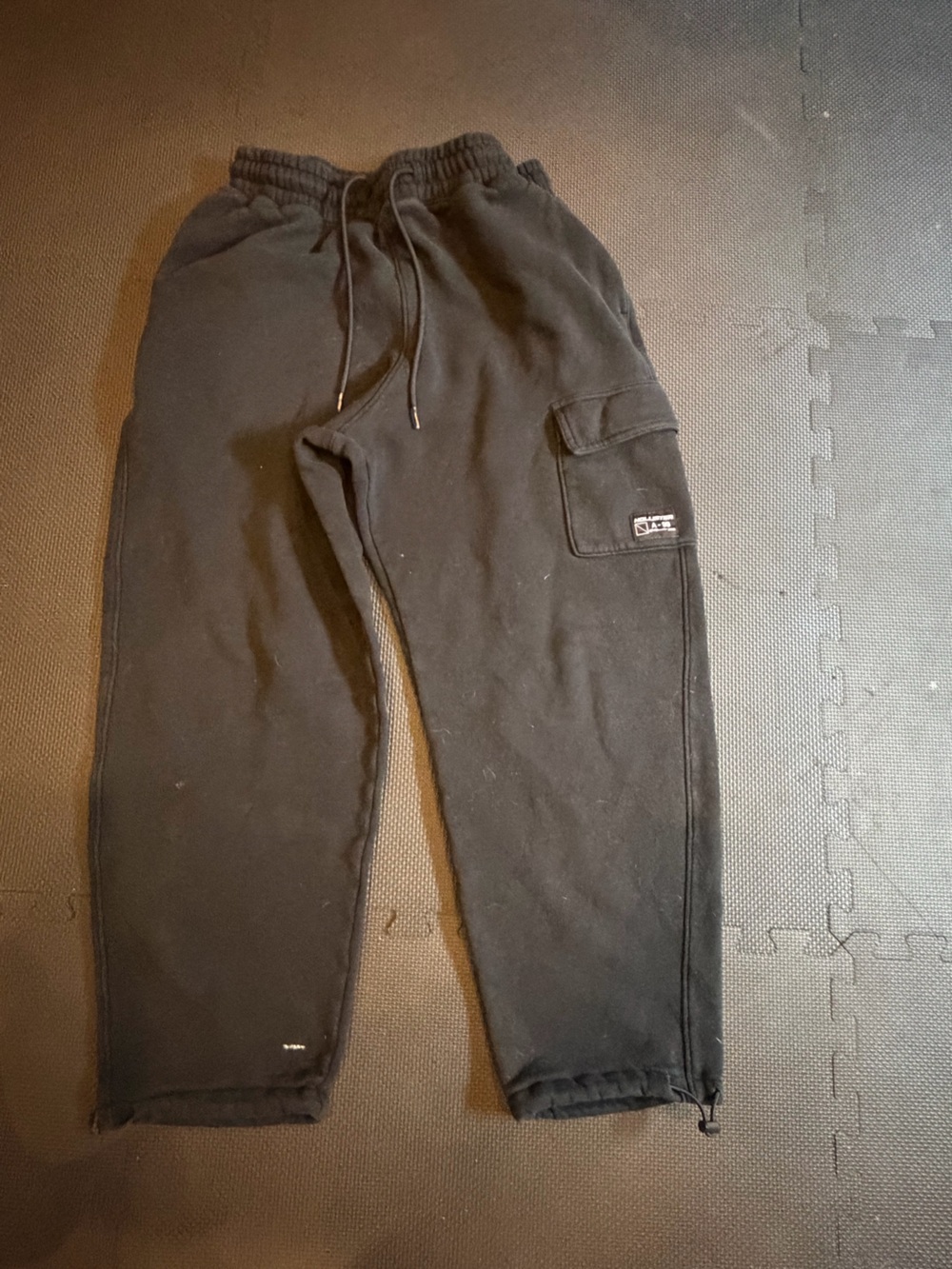 Hollister Men's Black Cargo Sweatpants with Drawstring